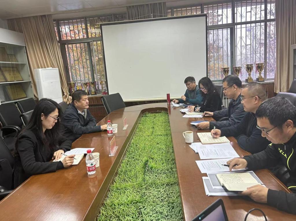 学院党委理论学习中心组进行...